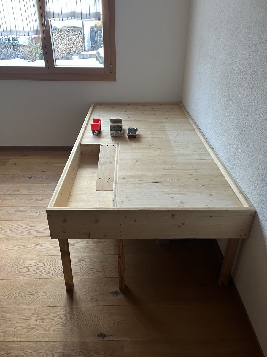 Spielzeuge: Spieltisch – Gebraucht aus Mosnang von YvonneBr87 2