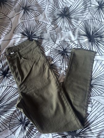 Pantalon slim kaki - Parfait pour l'automne!