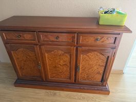 Sideboard aus Holz mit drei Türen und Schubladen gebraucht