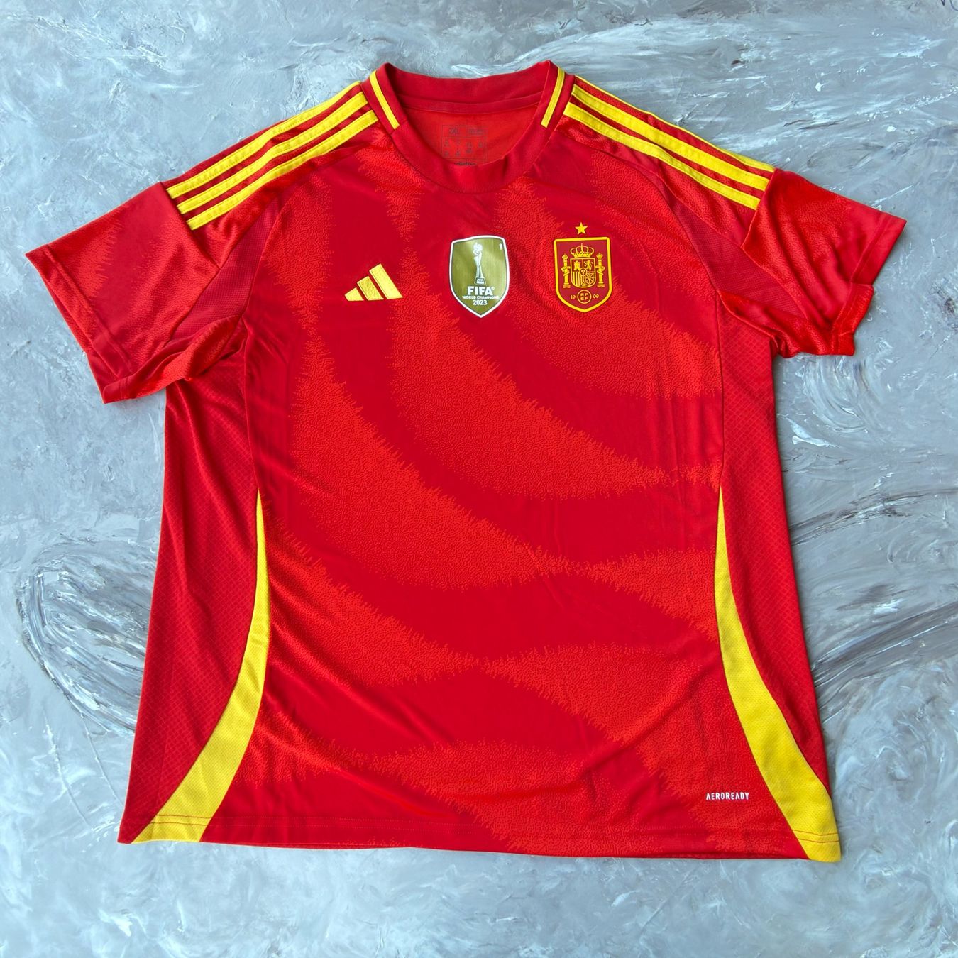 Adidas Maillots de corps & Pantalons: Maillot Domicile Espagne – D'occasion à Thônex par Suisse.Shopping 1