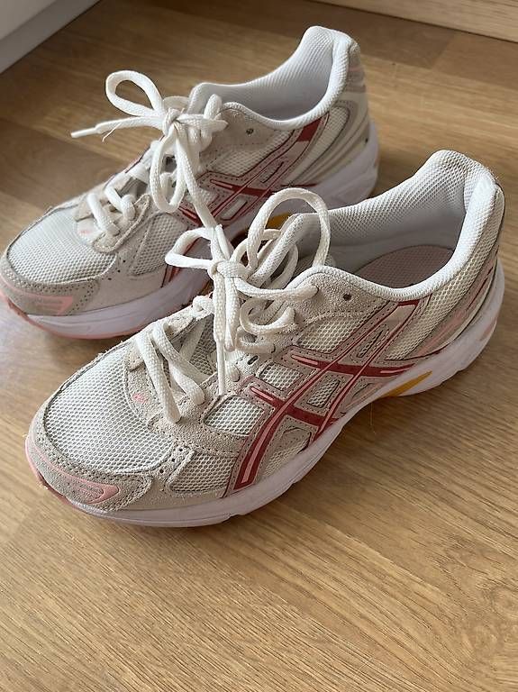 Chaussures femmes: Asics Schuhe Neuwertig  – D'occasion à Adligenswil par Sonnmatt7