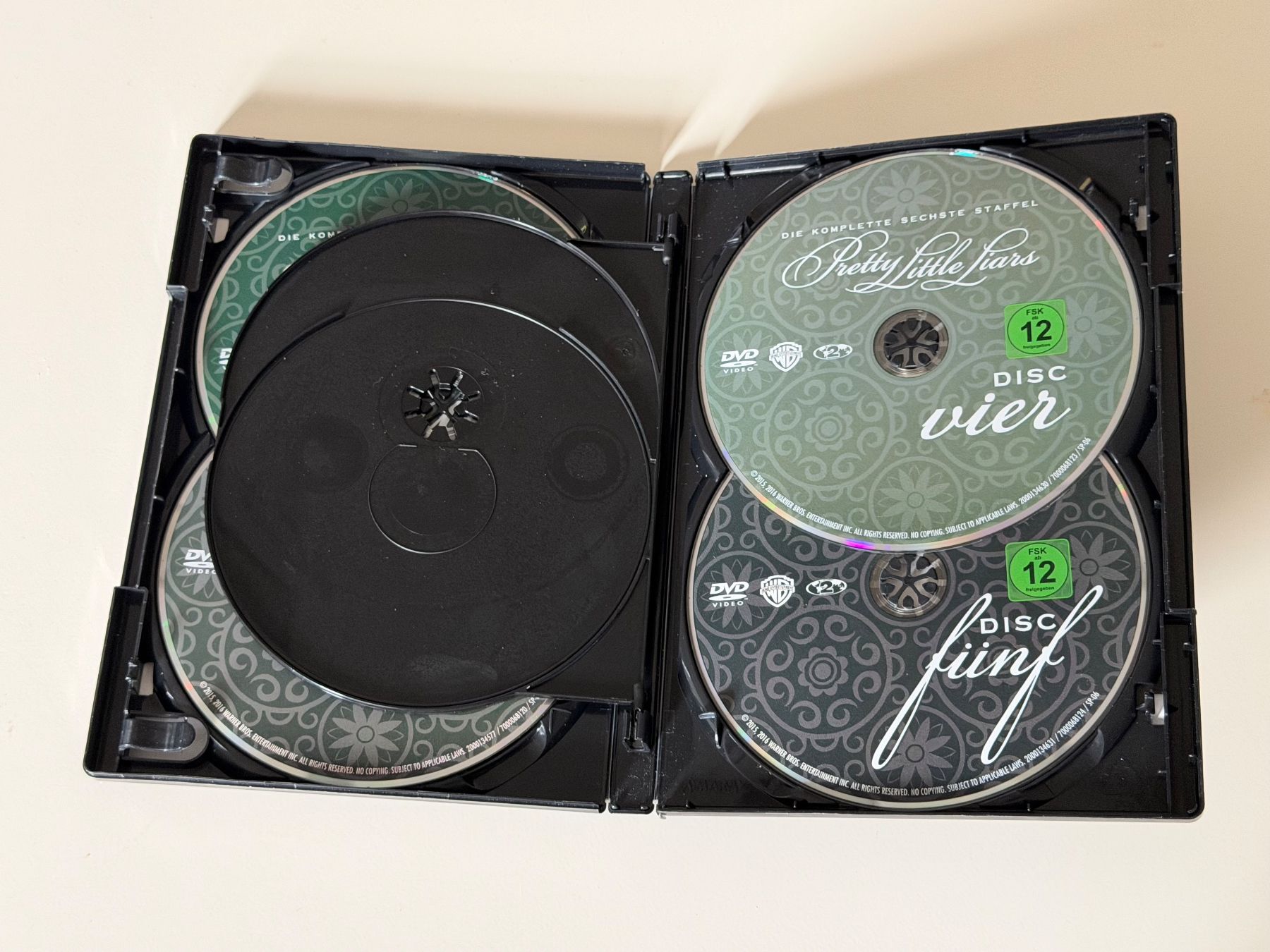 Alle DVDs: Pretty Little Liars - Staffel 6 - DVD Box – Gebraucht aus Altstätten SG von sheamus 4