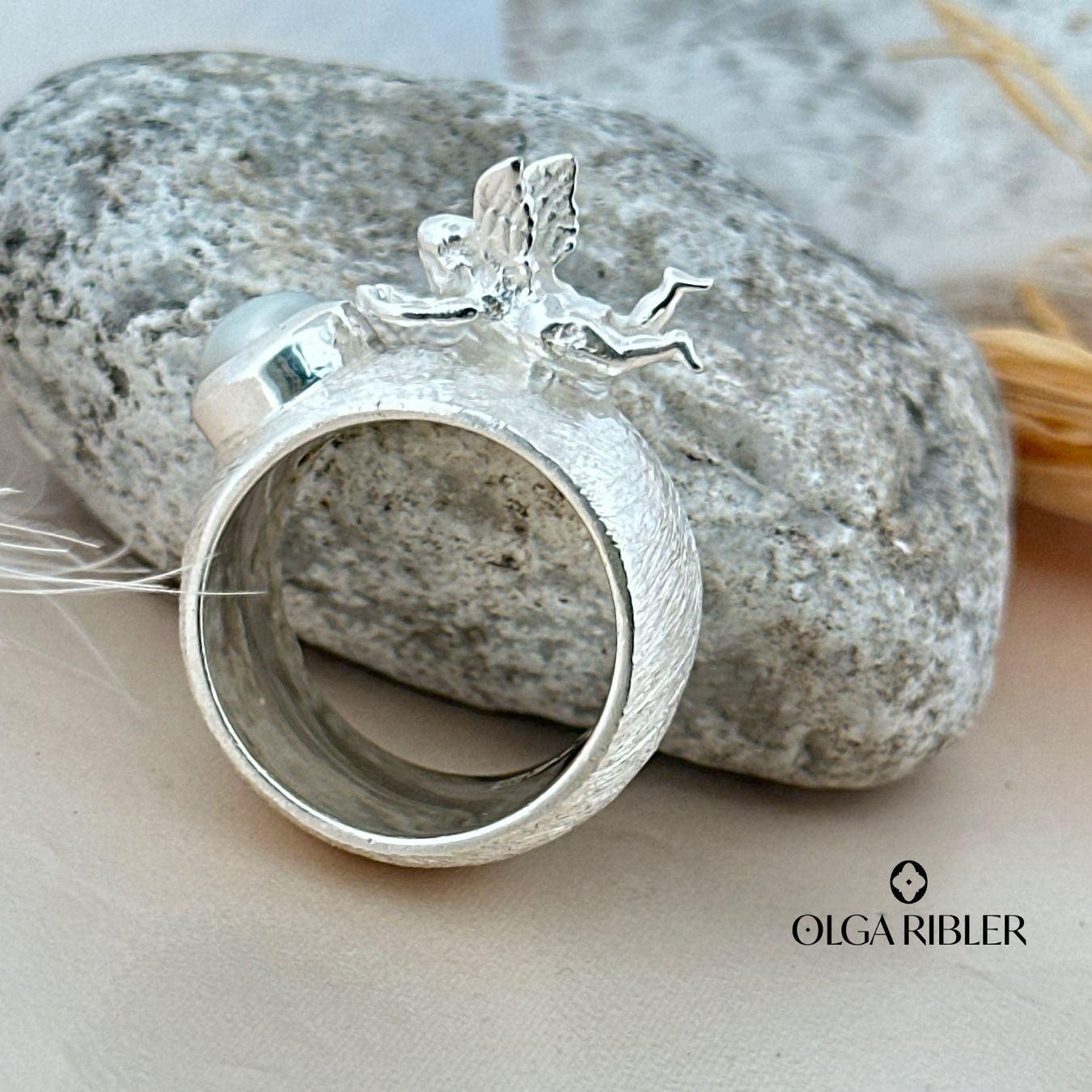 Olga Ribler Anelli: Engel Statement Ring mit Süsswasserperle – Gr 59 – Nuovo (secondo la descrizione) da Luzern venduto da Schmuckoutlet 1