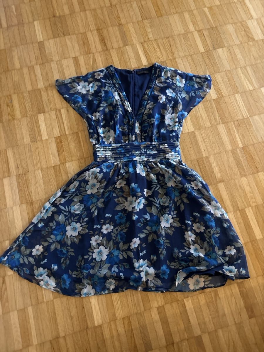 Guess Vestiti: Guess Sommerkleid – Usato da Sisseln AG venduto da Gommibaerli87