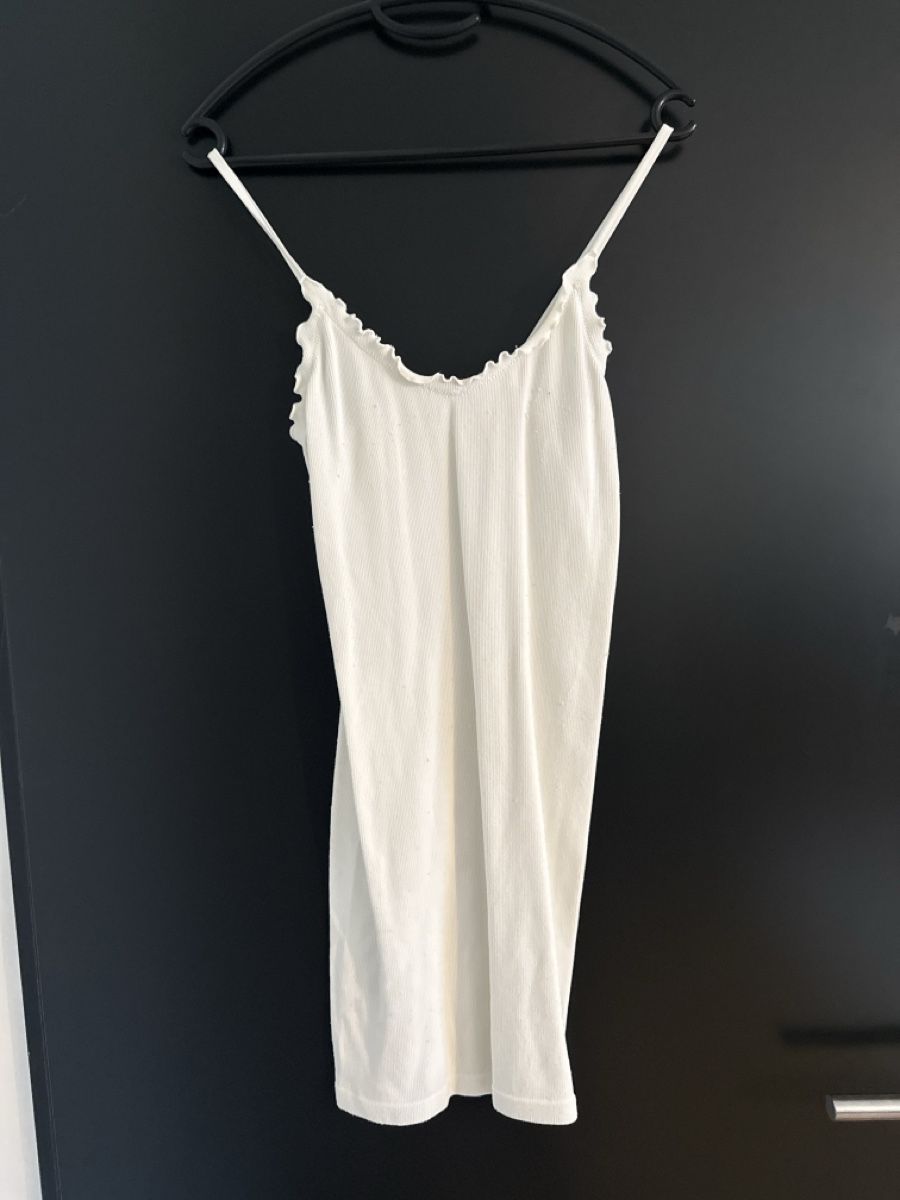 Bershka Vestiti: Trägerkleid, eng, weiss mit Rüschen  – Usato da St. Niklausen LU venduto da car_2562