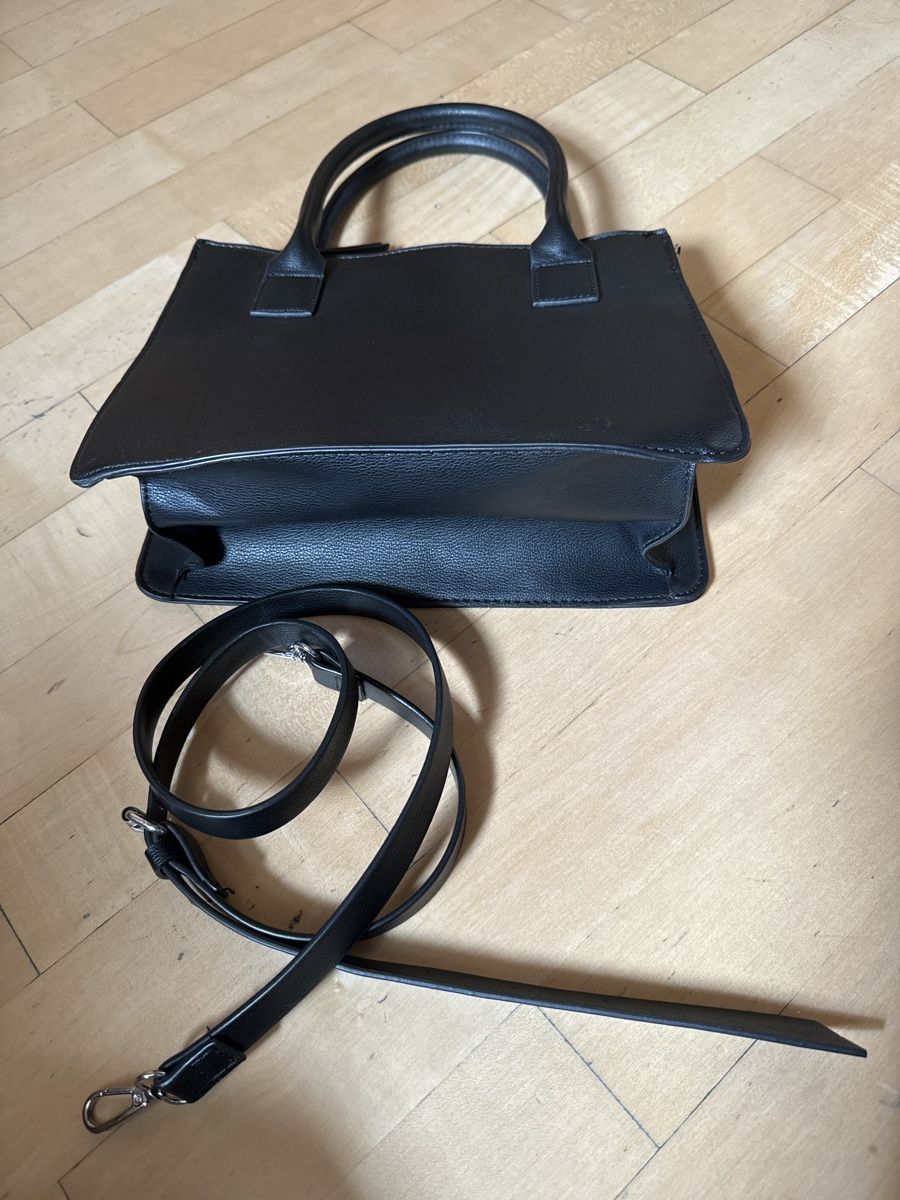 Borse da donna: Schwarze Handtasche – Usato da Hergiswil NW venduto da kaufe_at_kaufmann 3