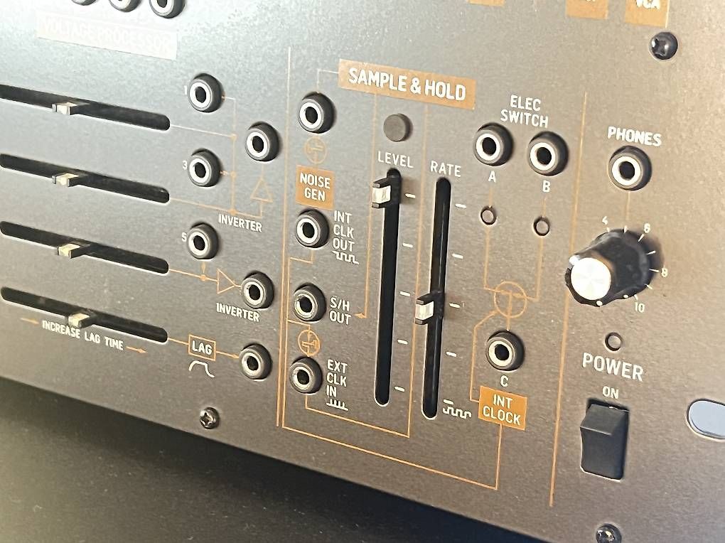 Behringer Strumenti musicali: Behringer 2600 ARP – Usato da Zürich venduto da superskalar 2
