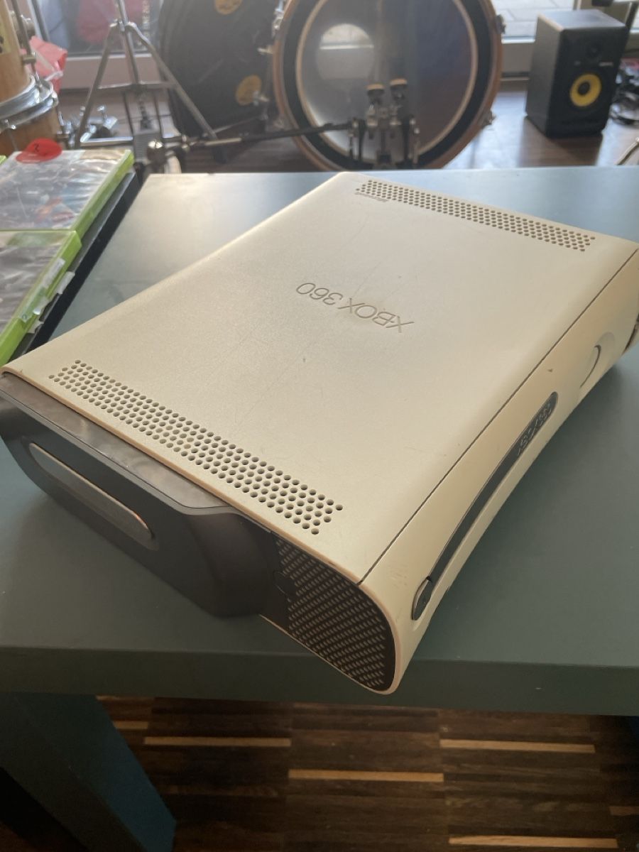 Microsoft Konsolen: Xbox 360 ohne Netzteil. – Gebraucht aus Zürich von feuerstern