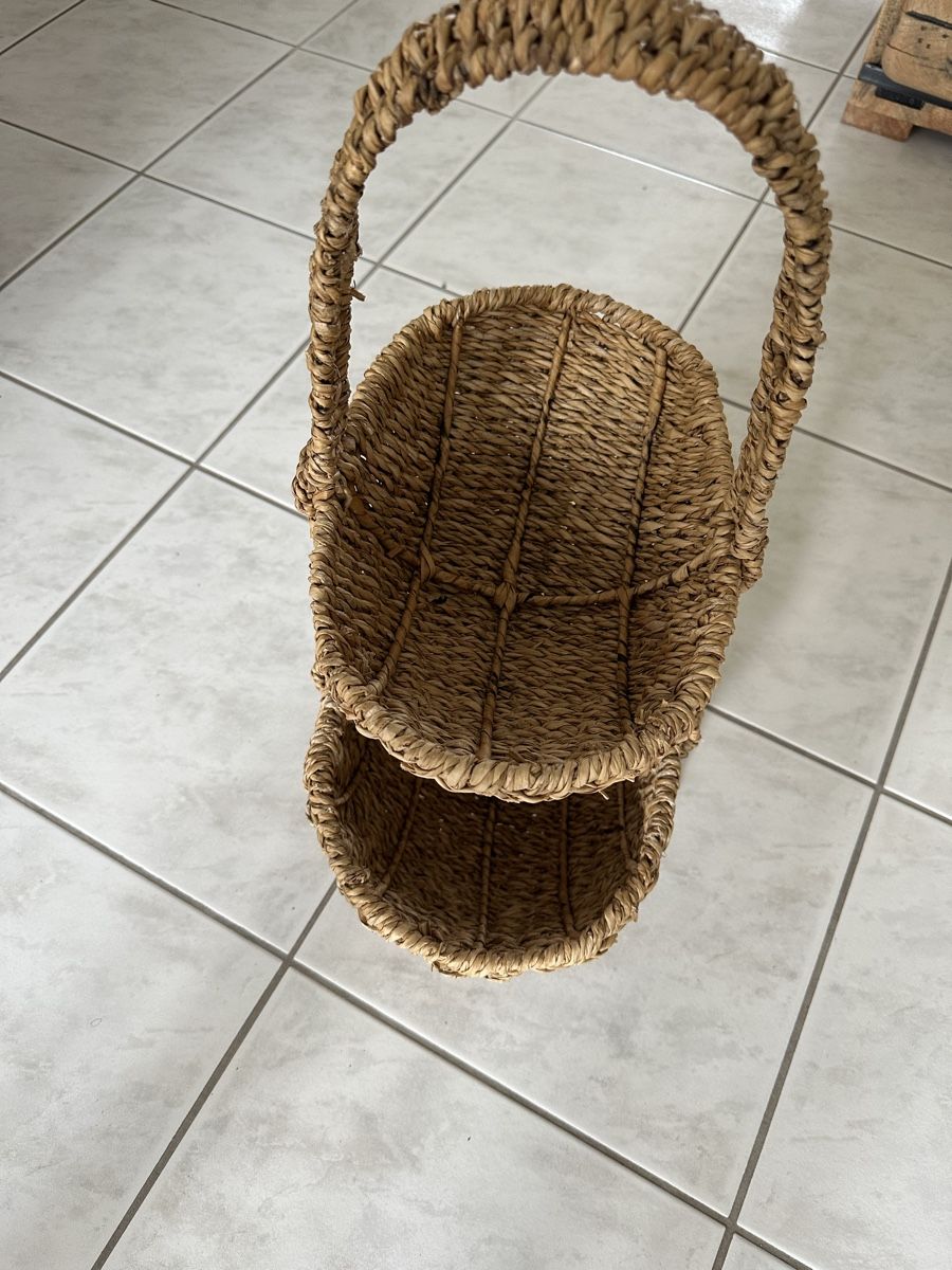 Altro in Antiquarato & Arte: Wicker 2-Tier Basket Stand - Rustic Home Storage Decor – Usato da Zürich venduto da car_68nt 3