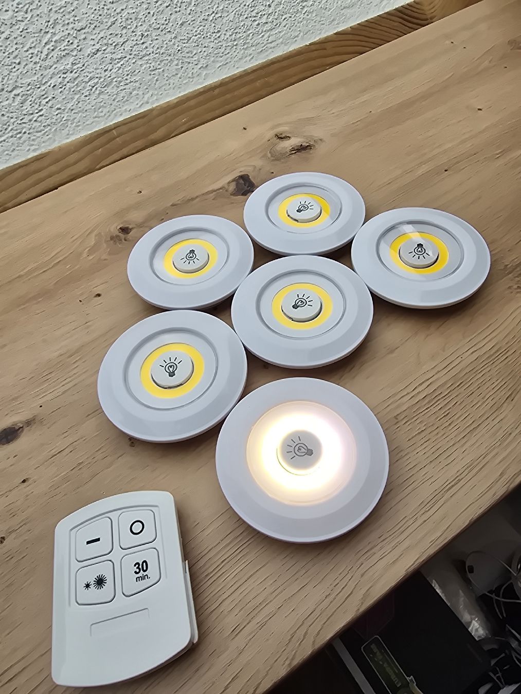 Lampade: spot lumineuse à piles  – Usato da Le Locle venduto da Marc9194