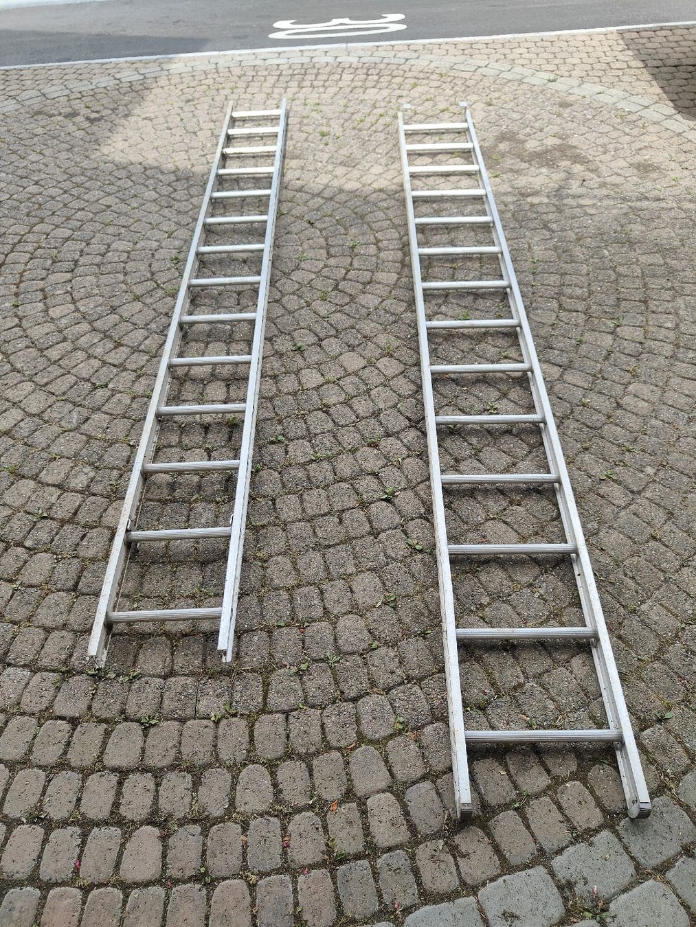 Echelles: Zwei Leitern Aluminium gebraucht.  – D'occasion à Faulensee par clinker_boat 2