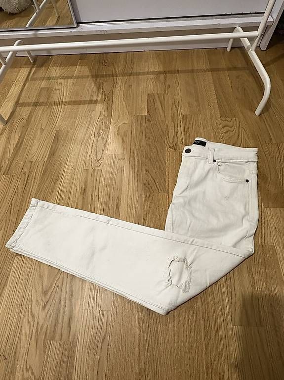 Jeans: Différent jeans à 7.- – Neuf avec emballage d'origine à Lausanne par ahm_9l9k 1