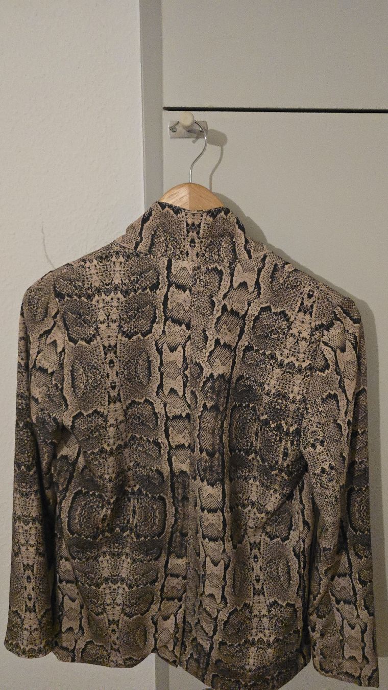 Pull&Bear Giacche: Blazer imprimé python Pull&Bear, taille XS, doublure satinée – Nuovo (secondo la descrizione) da Carouge GE venduto da dem_7zbc 7