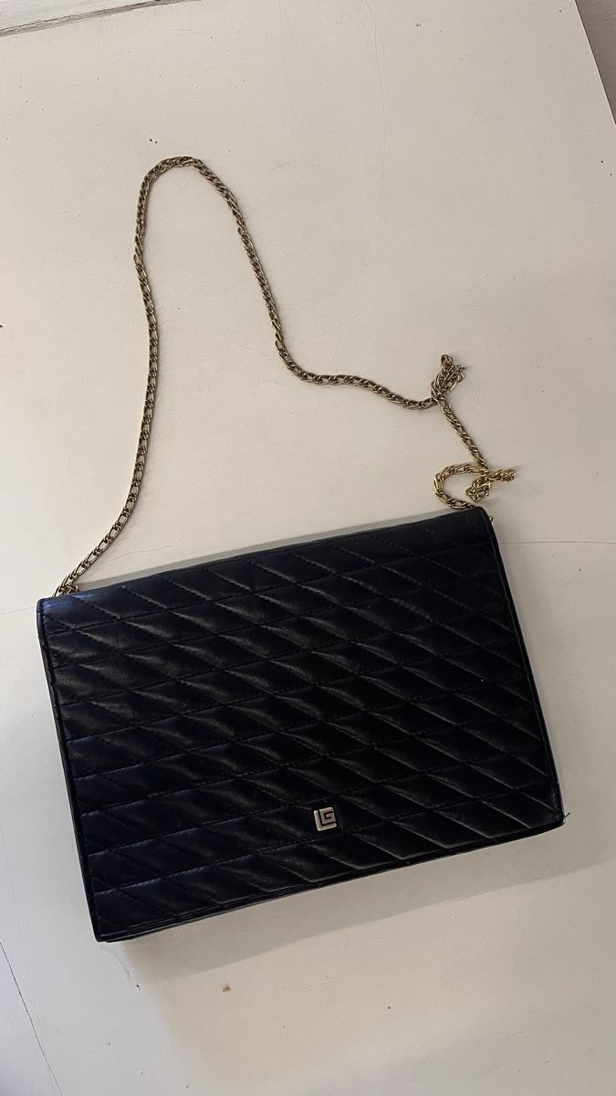 Taschen für Damen: Borsa Guy Laroche a tracolla blu trapuntata con catena – Gebraucht aus Lugano von yul_fhg2 2
