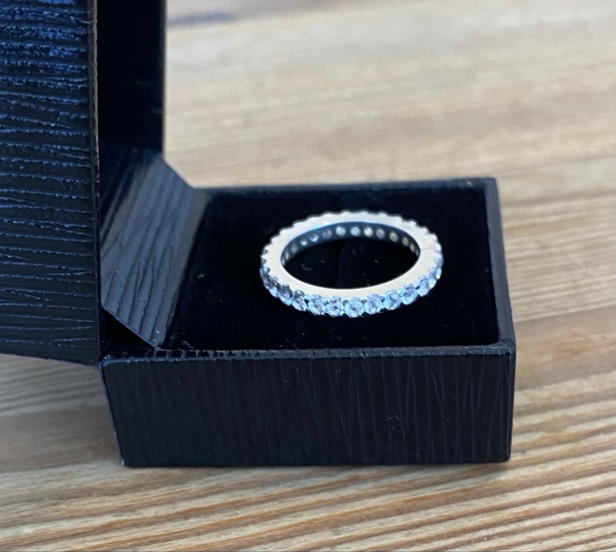Anelli: Memoire Ring, silber mit weißen Saphiren. – Nuovo (secondo la descrizione) da Walenstadt venduto da Fedi59 3