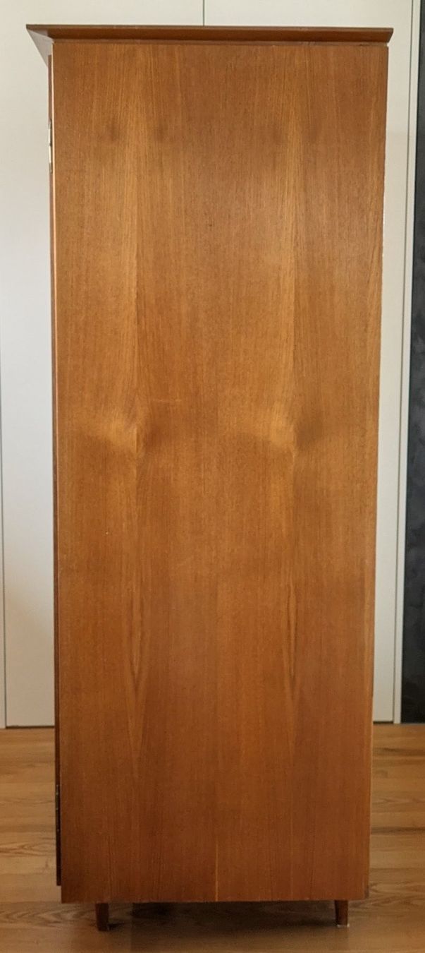 Armadi: Midcentury Kleiderschrank Teak – Usato da Wikon venduto da Freu 2