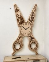 Coiffeur-Wanduhr in Scherenform aus Holz