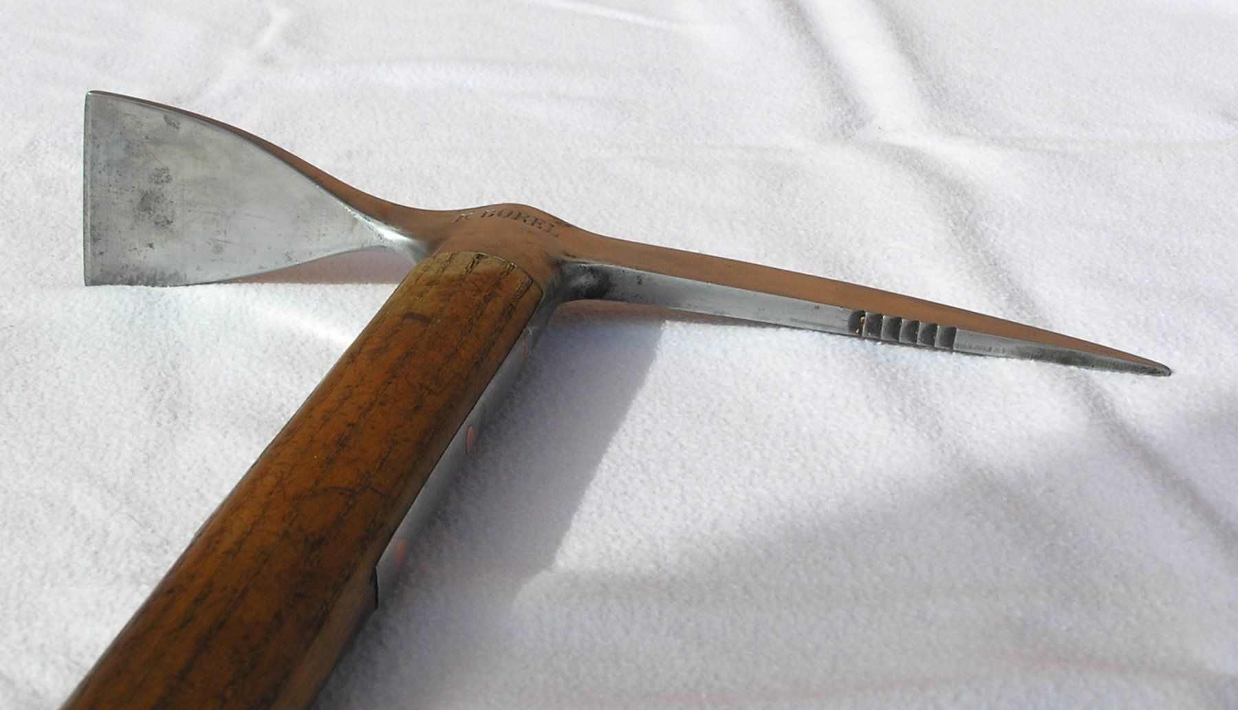 Attrezzatura da arrampicata: ALTER EISPICKEL GLETSCHERPICKEL PIOLET WERKGEN. FULPMES – Usato da Grenchen venduto da Antique-hunter 4