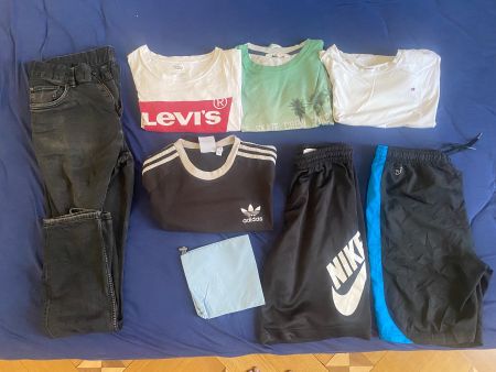 Lot de vêtements enfant / adolescent – Seconde main
