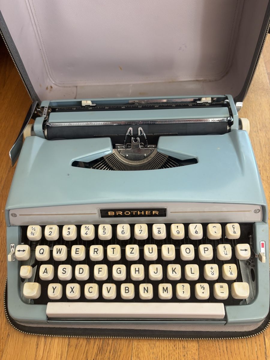 Brother Macchine da scrivere: Schreibmaschine  – Usato da Eglisau venduto da sba_7brk 1