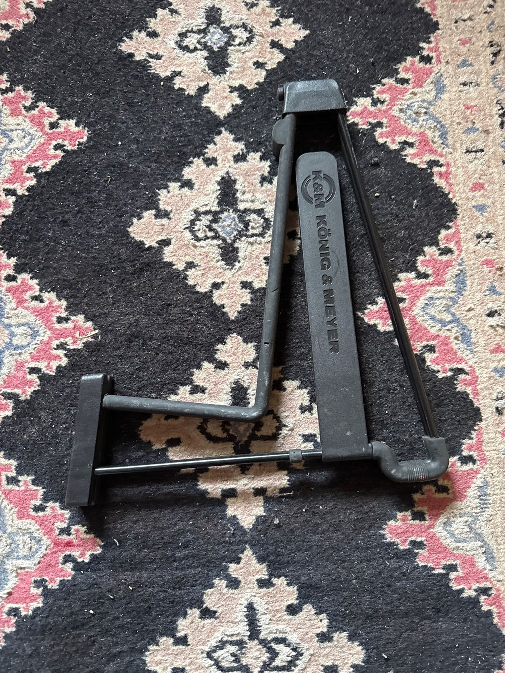 Strumenti musicali: Guitarre Ständer  K&M – Usato da Grabs venduto da mayram27