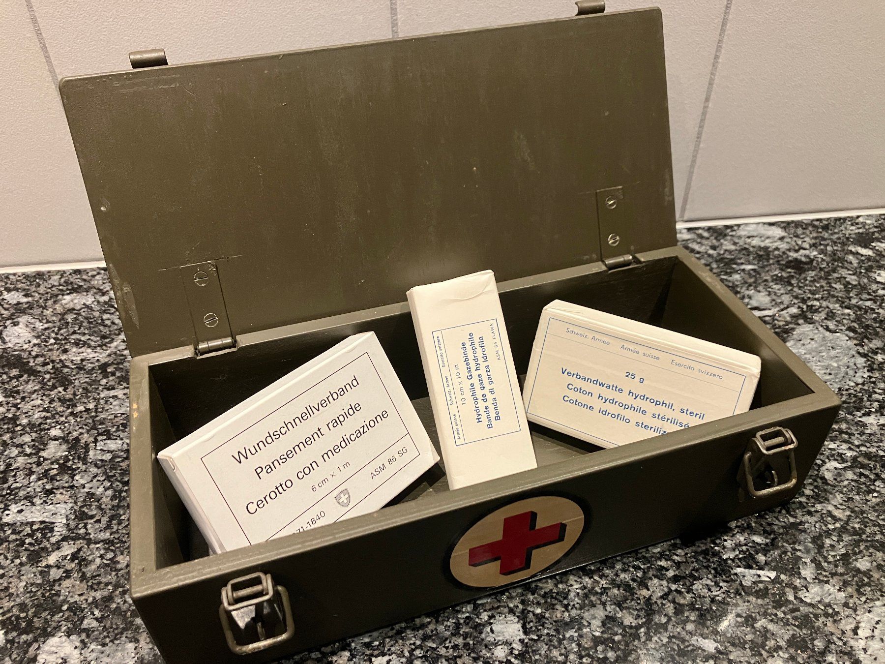 Attrezzatura & Pezzi di ricambio: Sanitätskasten, Schweizer Armee – Usato da Riedholz venduto da mastercom 1