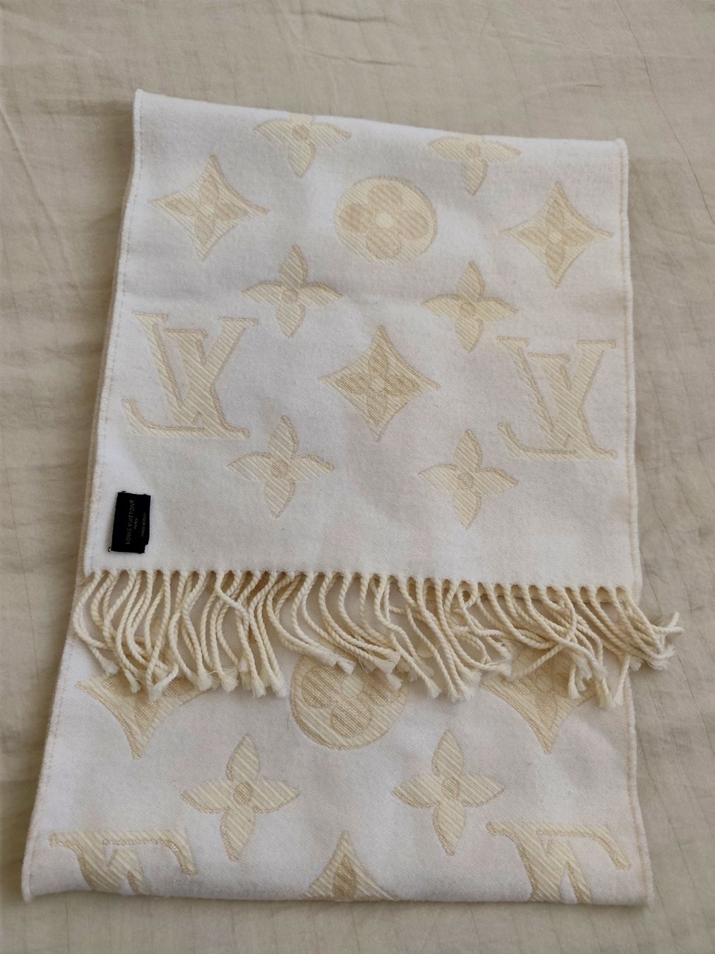 Louis Vuitton Foulards & écharpes: Écharpe Louis Vuitton essential – Neuf (Voir description) à Martigny par Seuph-g23