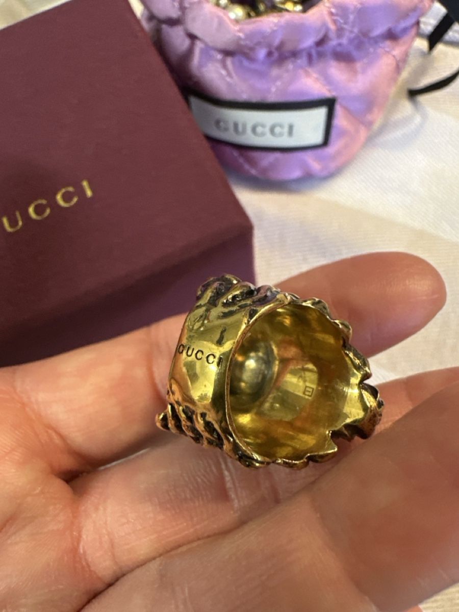 Gucci Anelli: Gucci Löwenkopf Ring mit Amethyst-Stein – Usato da Thalwil venduto da vir_8f2m 1