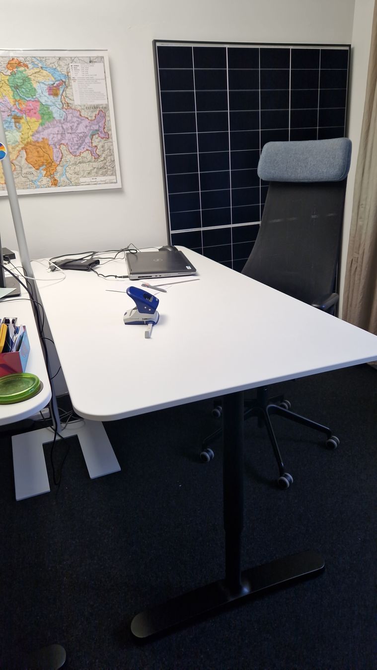 Scrivanie: ikea Bekant Schreibtisch – Usato da Stallikon venduto da Schneeule