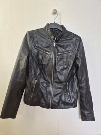 Schwarze Lederjacke, 42, fast ungetragen