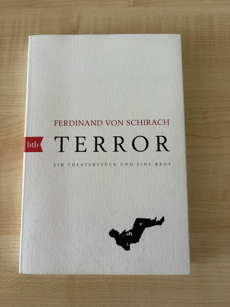 Livres: Terror, Ferdinand von Schirach – D'occasion à Fribourg par jer_p6kc