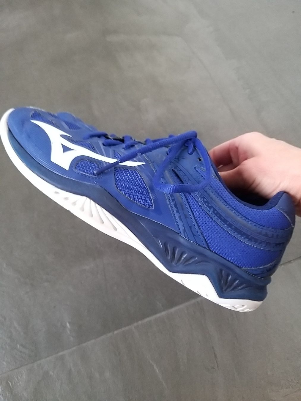 Mizuno Schuhe für Jungen: Mizuno Hallenturnschuhe Gr. 38.5 – Gebraucht aus Nänikon von Graceful 1