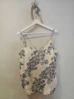 Sommerliches Satintop mit Blumenmuster, Grösse M