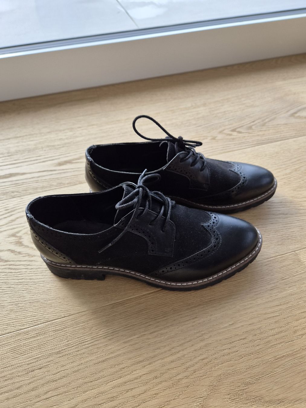 Scarpe da donna: Pesaro Schuhe / Schwarz / Gr 41 – Usato da Adligenswil venduto da SnoeggelsDR