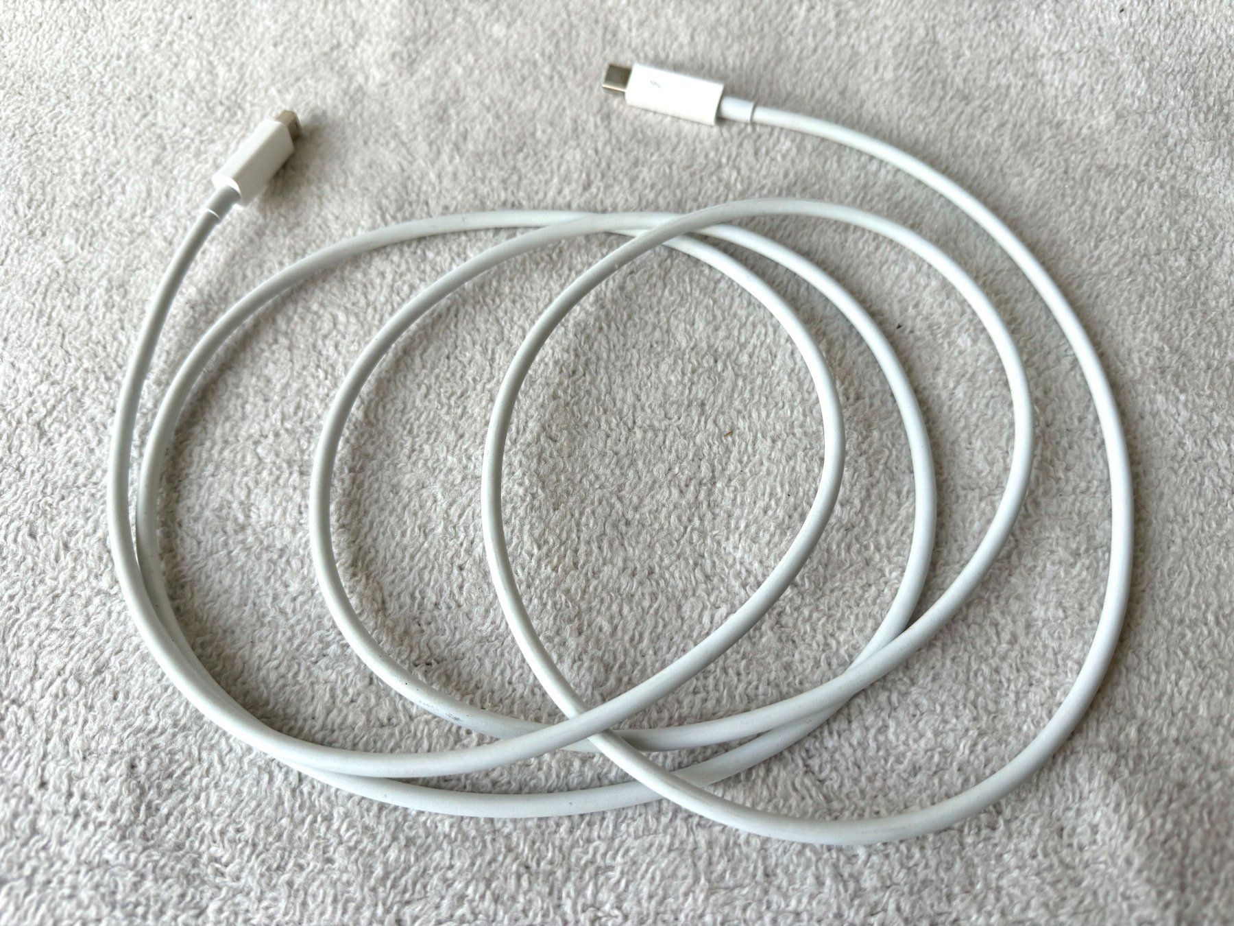 Apple Cavi: Apple Thunderbolt Kabel 2m guter Zustand – Usato da Zürich venduto da Malco0 2