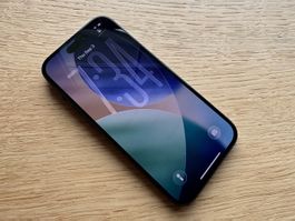 Apple iPhone 15 128 GB Schwarz - Akku 100%, 0 Zyklen