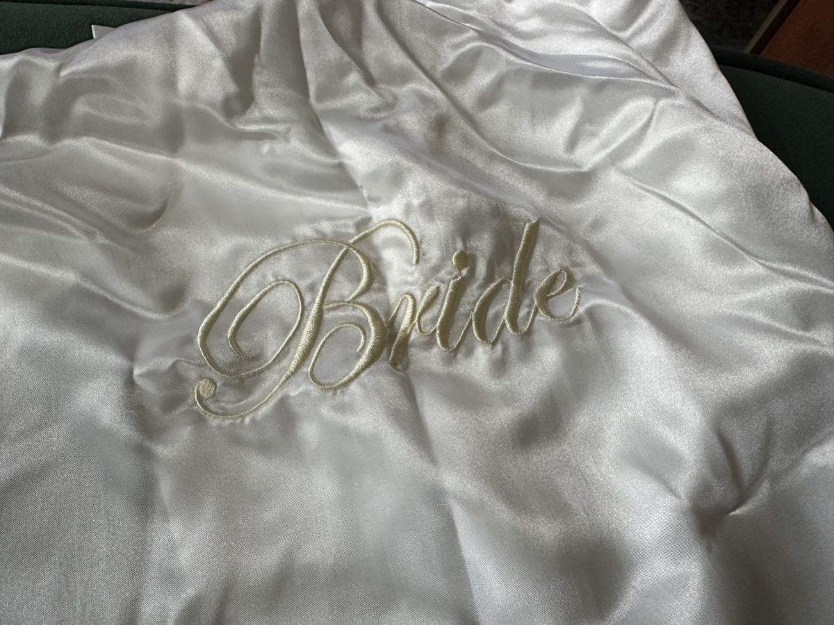 Vestiti: Bridal Robe in Satin - White, Size M - Wedding – Nuovo (secondo la descrizione) da Genève venduto da Good_finds 2