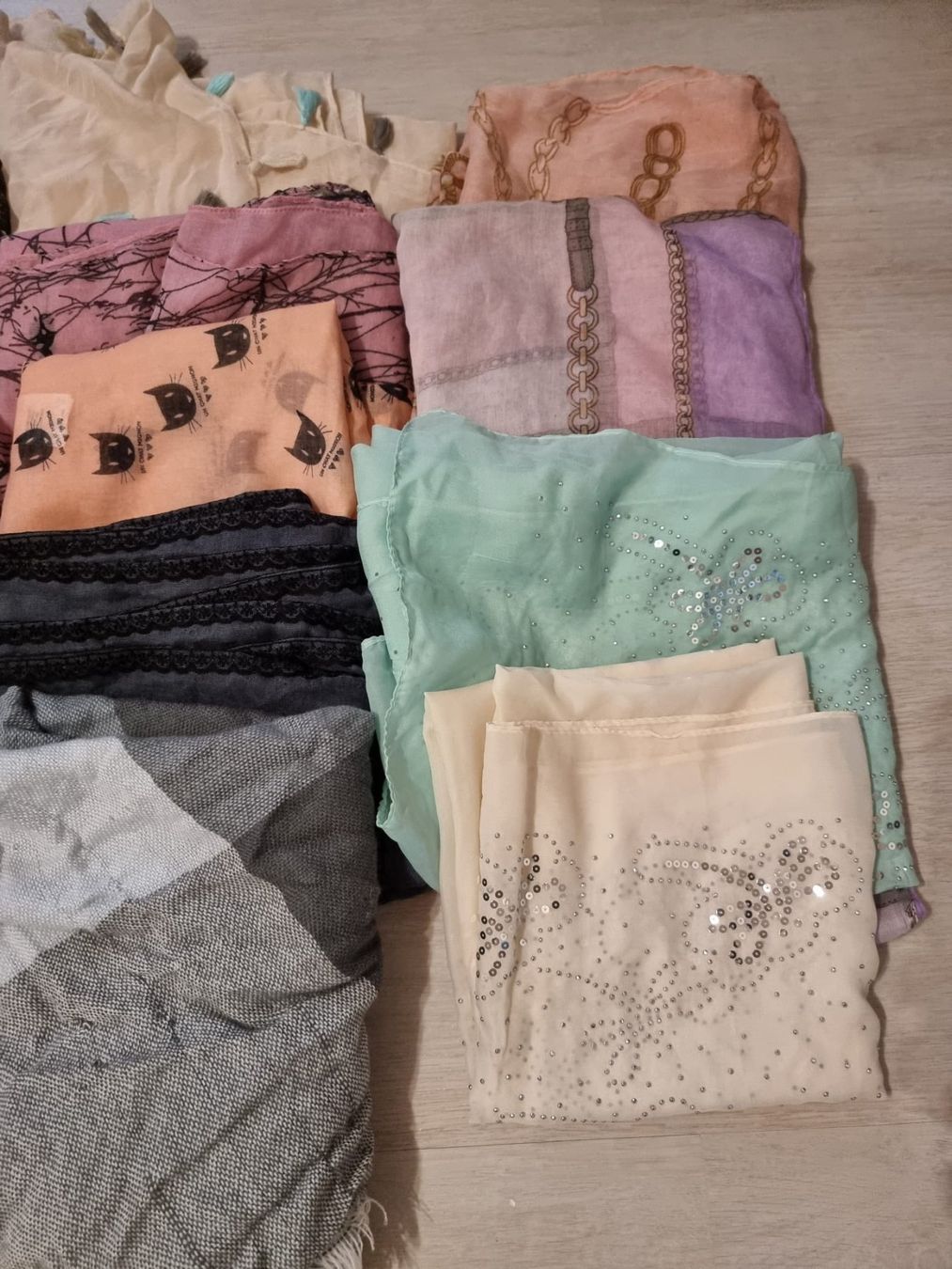 Foulard & Sciarpe: 18 Schals, Loops, Halstücher – Nuovo (secondo la descrizione) da Schübelbach venduto da chinchilla84 2