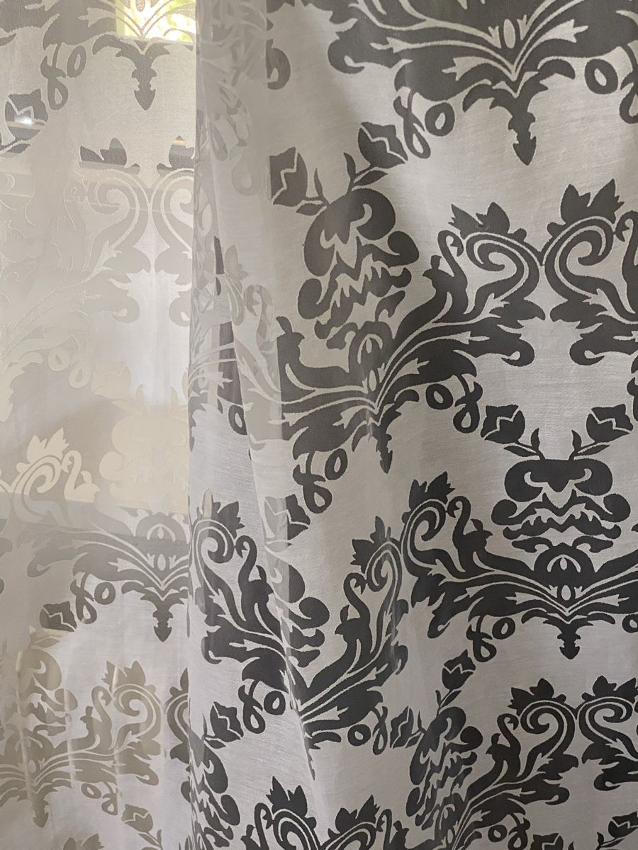 Vorhänge: 2 Vorhänge mit Muster Weiss 55% Baumwolle 45% Polyester – Gebraucht aus Etzwilen von Roto2 3
