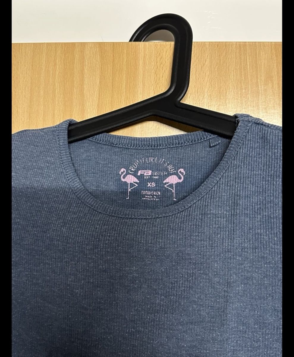Top: neuwertige 3 Crop Tops, XS – Usato da Zollikofen venduto da Akshy 5