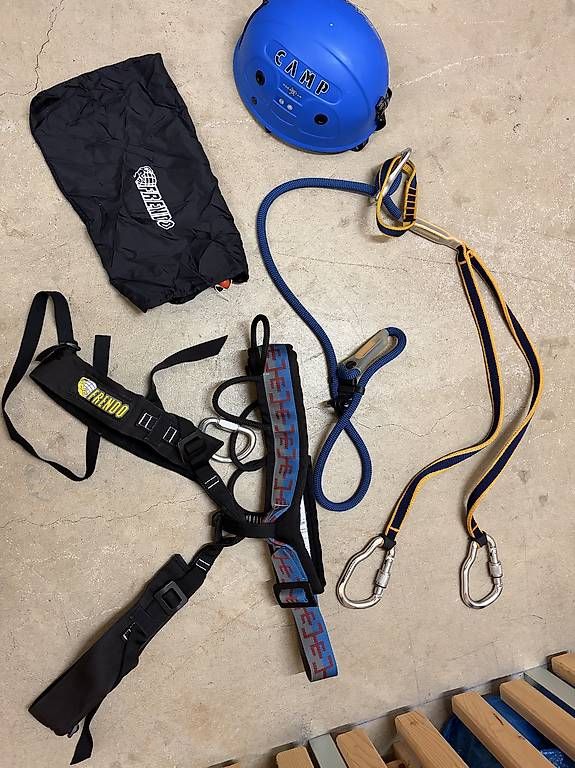 Pareti & prese d'arrampicata: Kit complet via ferrata – Usato da Geneve venduto da Jlinares