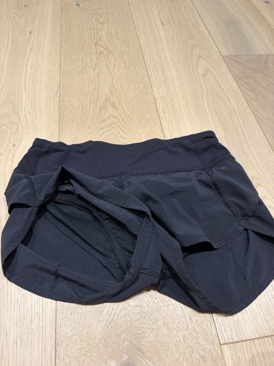 Lululemon Leggings: Lulu lemon shorts black  – Usato da Zürich venduto da sat_6pvq 1
