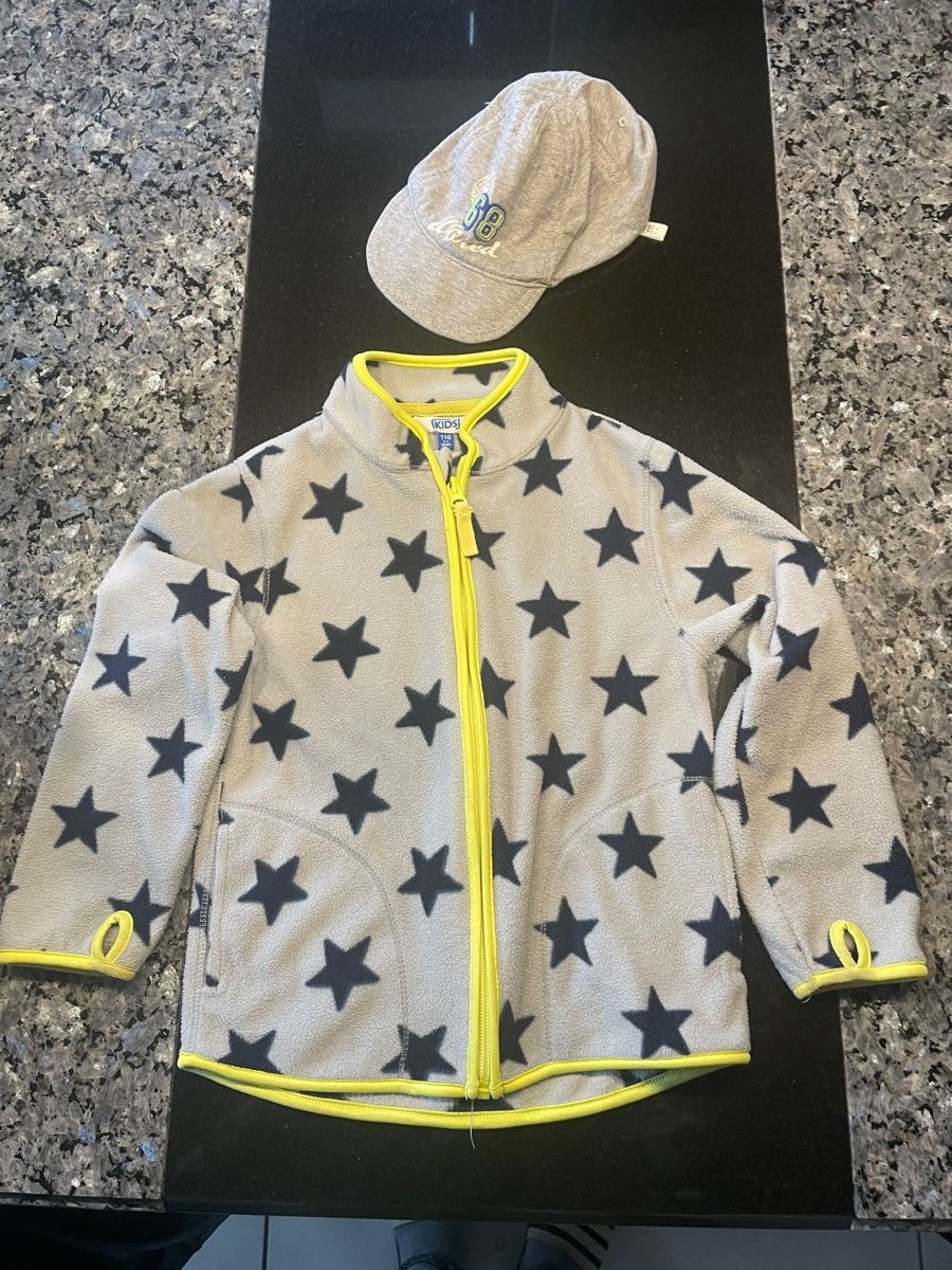 Giacche & Cappotti: Fleece Jacke mit Sternen + Kappe, Grösse 110 – Usato da Aarau Rohr venduto da sid_h6