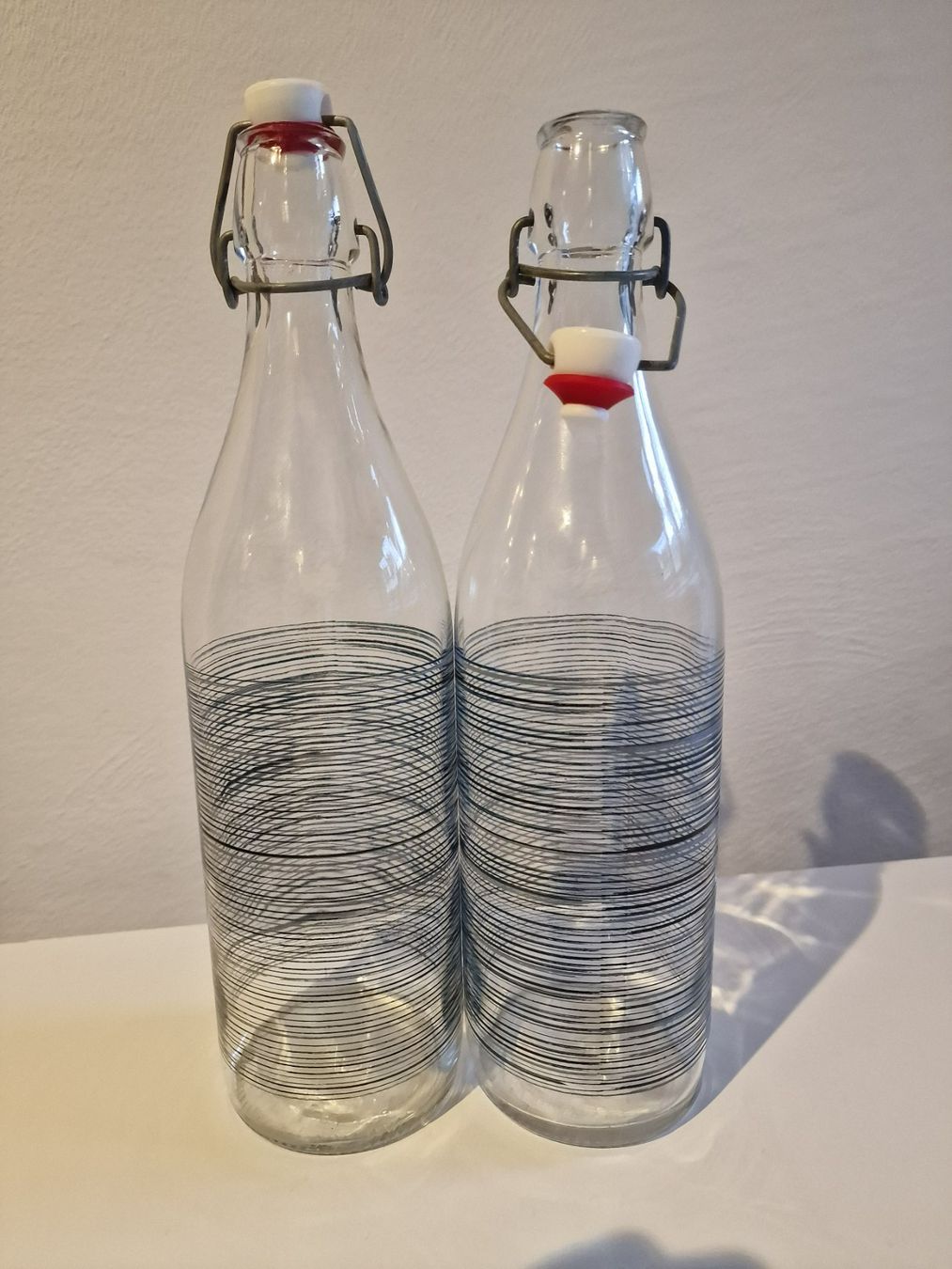 Altro in Stoviglie & Bicchieri: Glas Flasche mit Verschluss, 1L – Usato da Pfäffikon SZ venduto da Maijecka