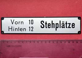 Antikes Hinweisschild, Eisenbahn oder Bus, Zug