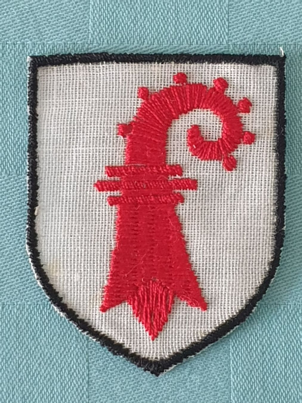 Plaketten & Abzeichen: Vintage Badge Wappen Basel - Landschaft ST. GALLER STICKEREI – Gebraucht aus Mörschwil von spirspi
