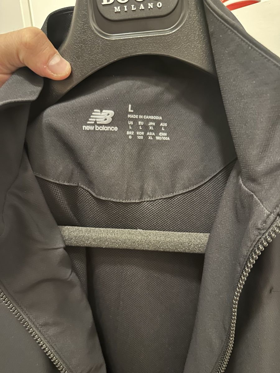 New Balance Giacche: New Balance Vest L/ new – Nuovo (secondo la descrizione) da Zürich venduto da SunnySeller 2