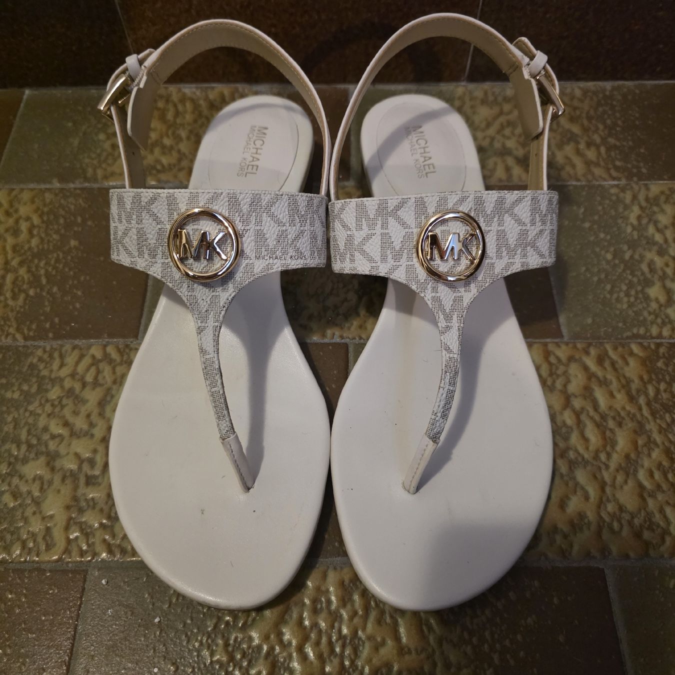 Michael Kors Scarpe da donna: Sandali infradito Michael Kors, 38.5 – Nuovo (secondo la descrizione) da Rancate venduto da sarah357