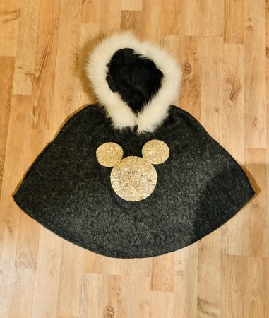 Warme Jacke mit Kapuze neu