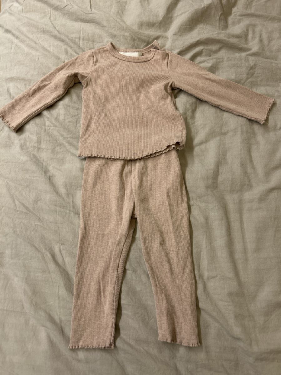 H&M Lotti & Set di vestiti: Soft Beige Cotton Pajama Set, Size 80/ 9-12 Mt – Usato da Allenwinden venduto da MAP-87